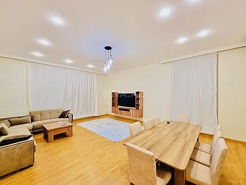 Satılır 5 otaqlı həyət evi 320 m²