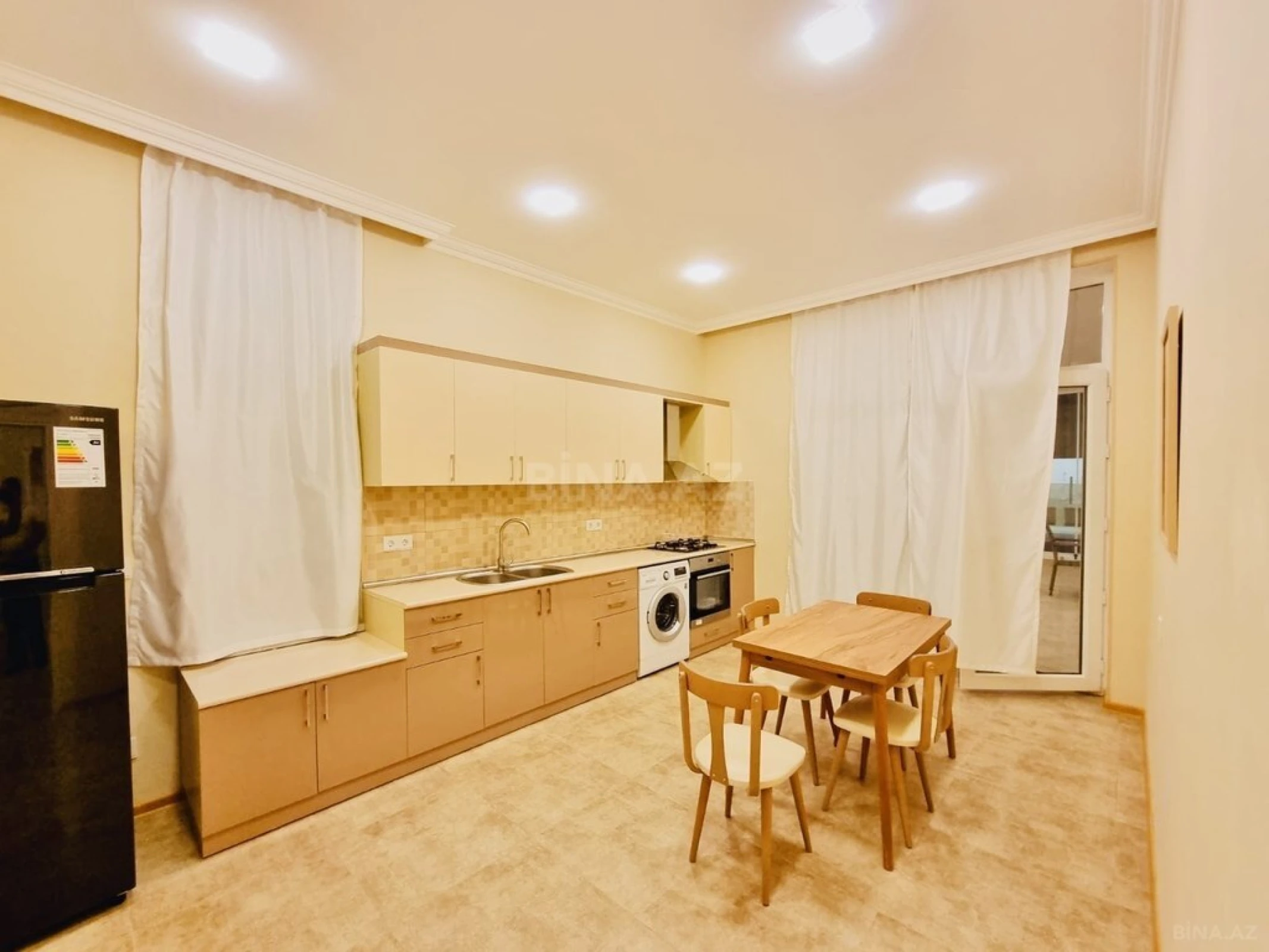 Satılır 5 otaqlı həyət evi 320 m²