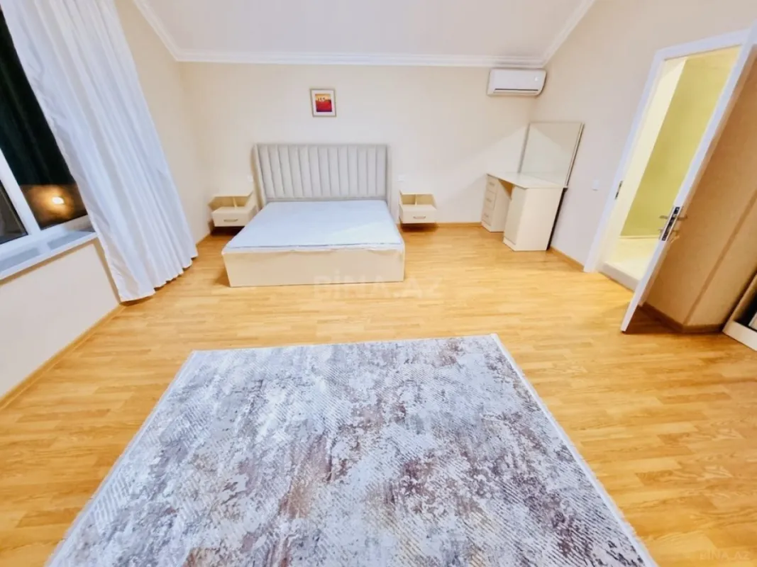 Satılır 5 otaqlı həyət evi 320 m²