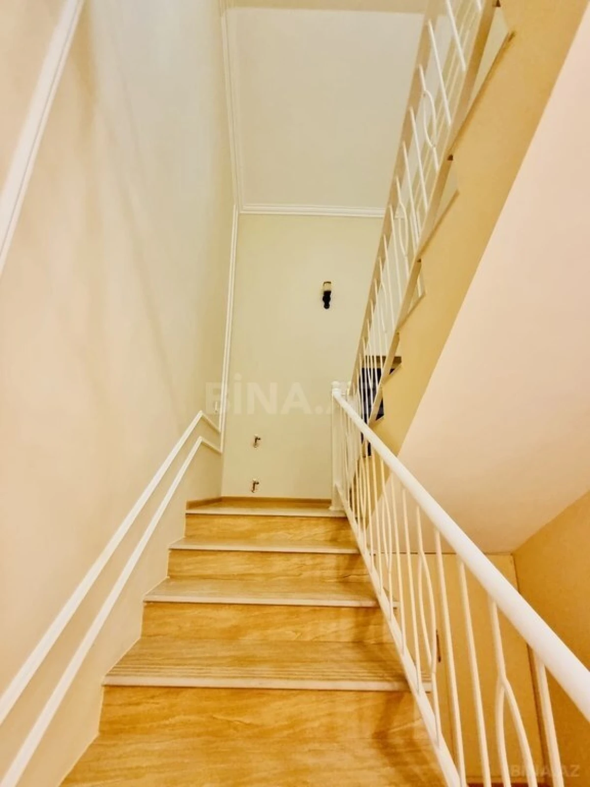 Satılır 5 otaqlı həyət evi 320 m²