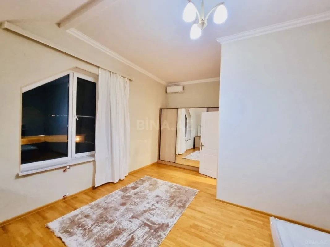 Satılır 5 otaqlı həyət evi 320 m²