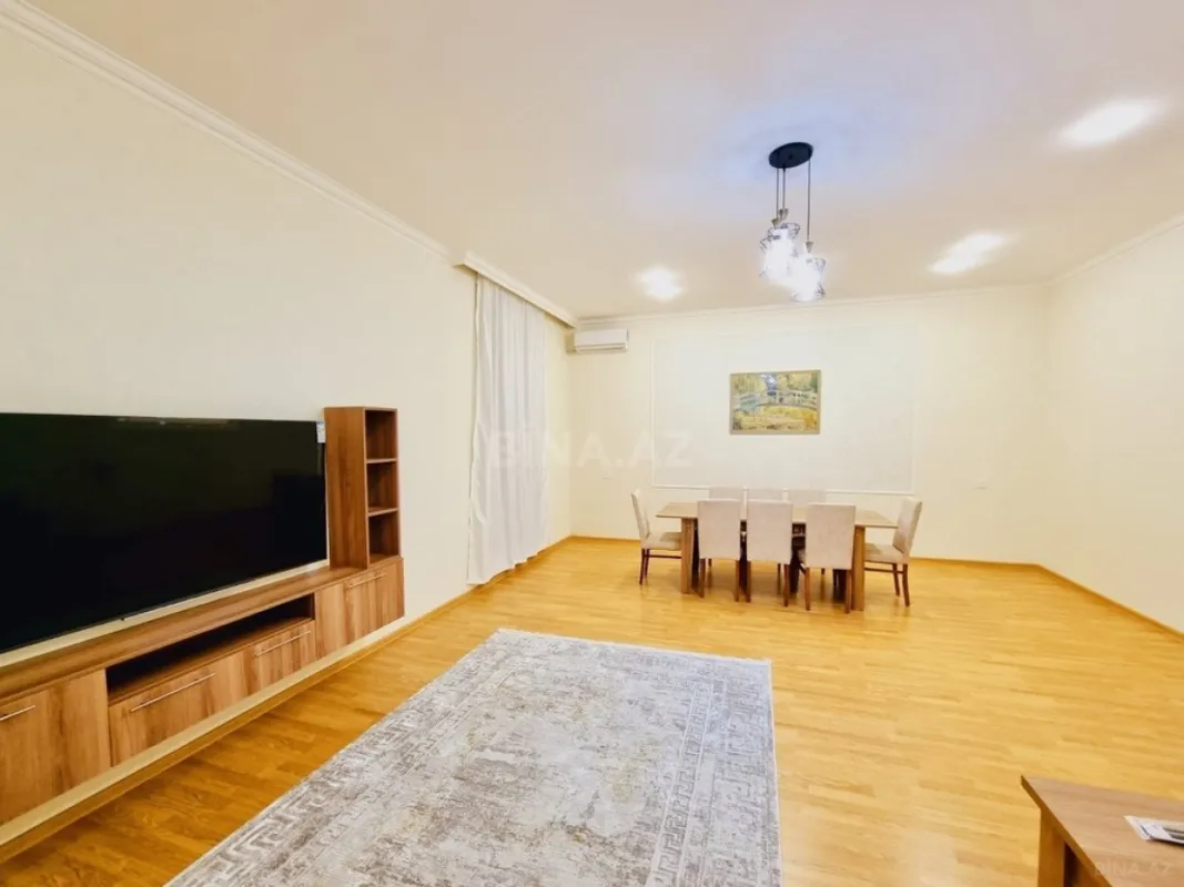 Satılır 5 otaqlı həyət evi 320 m²