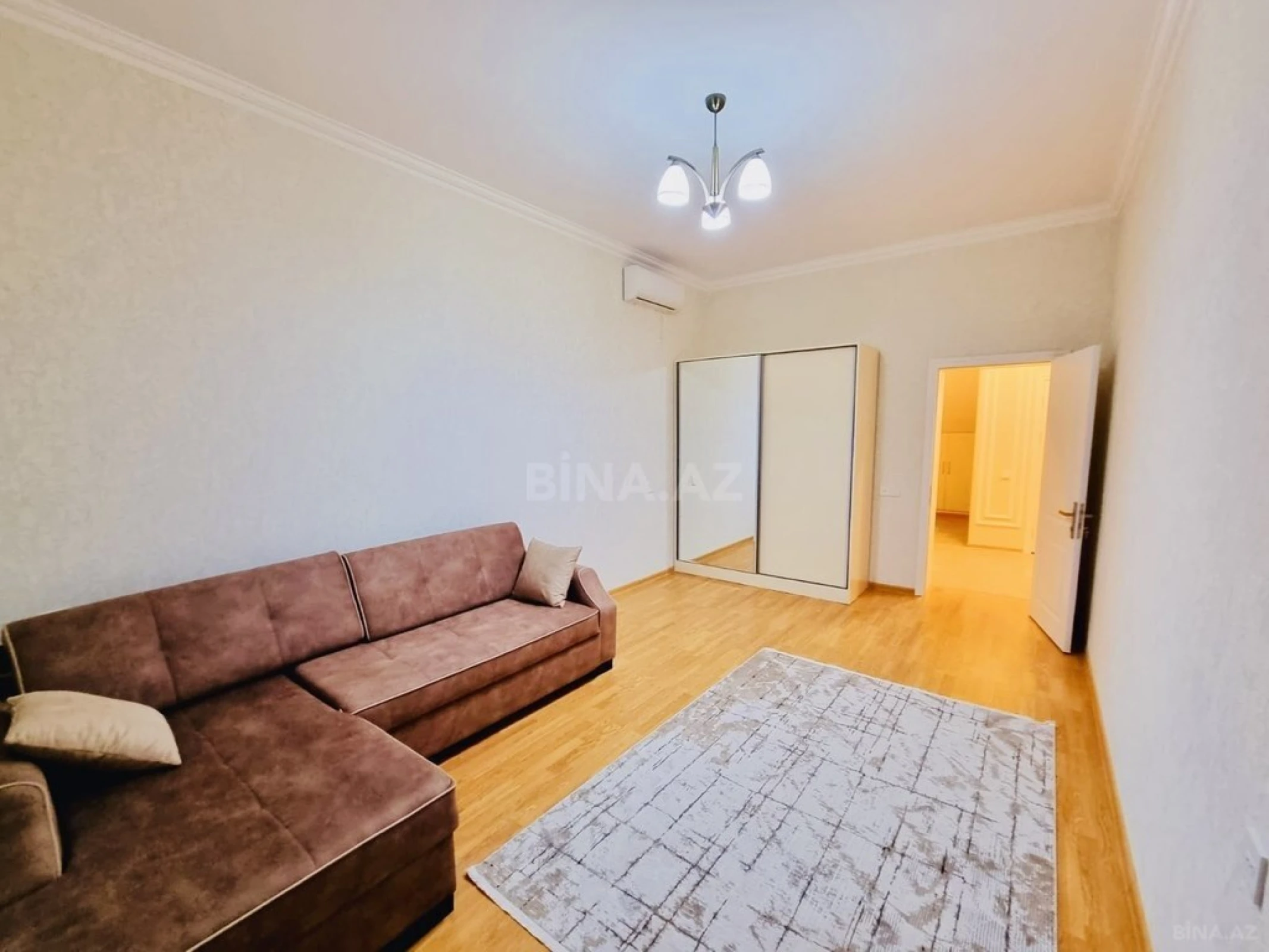 Satılır 5 otaqlı həyət evi 320 m²