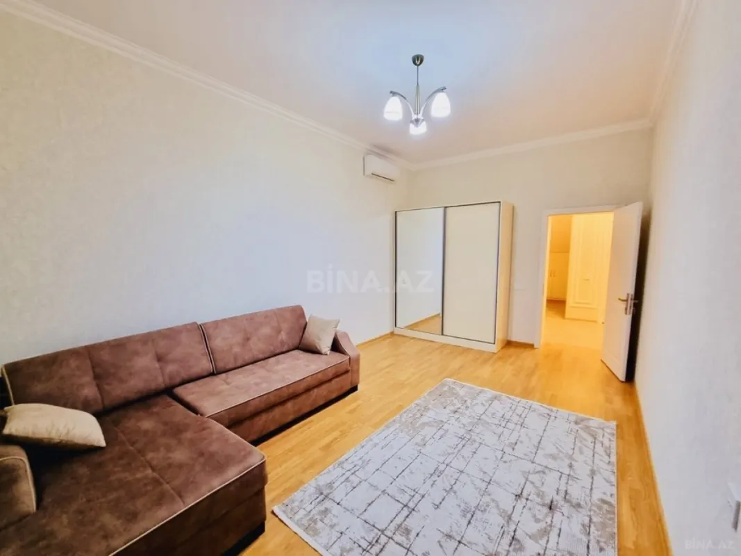 Satılır 5 otaqlı həyət evi 320 m²