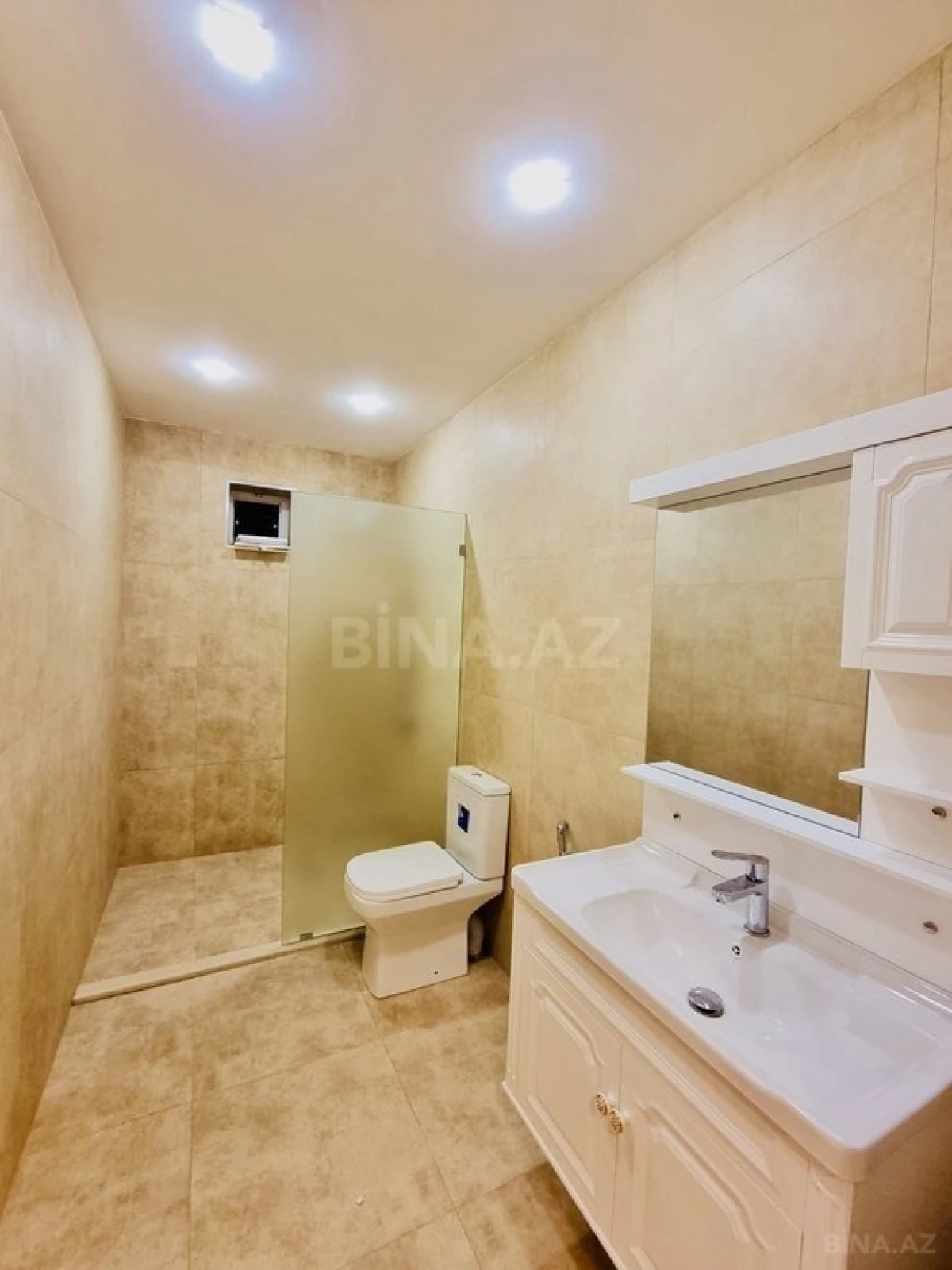 Satılır 5 otaqlı həyət evi 320 m²