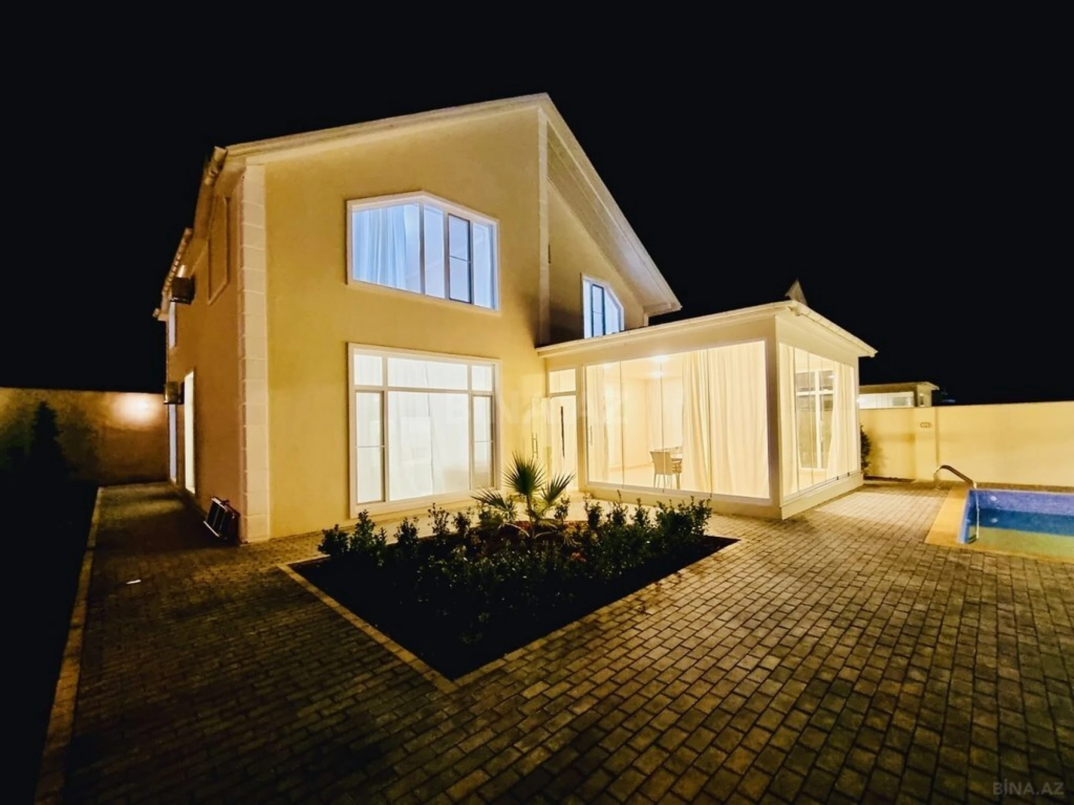 Satılır 5 otaqlı həyət evi 320 m²