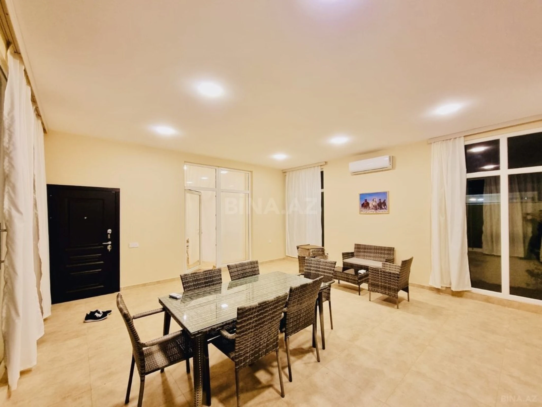 Satılır 5 otaqlı həyət evi 320 m²