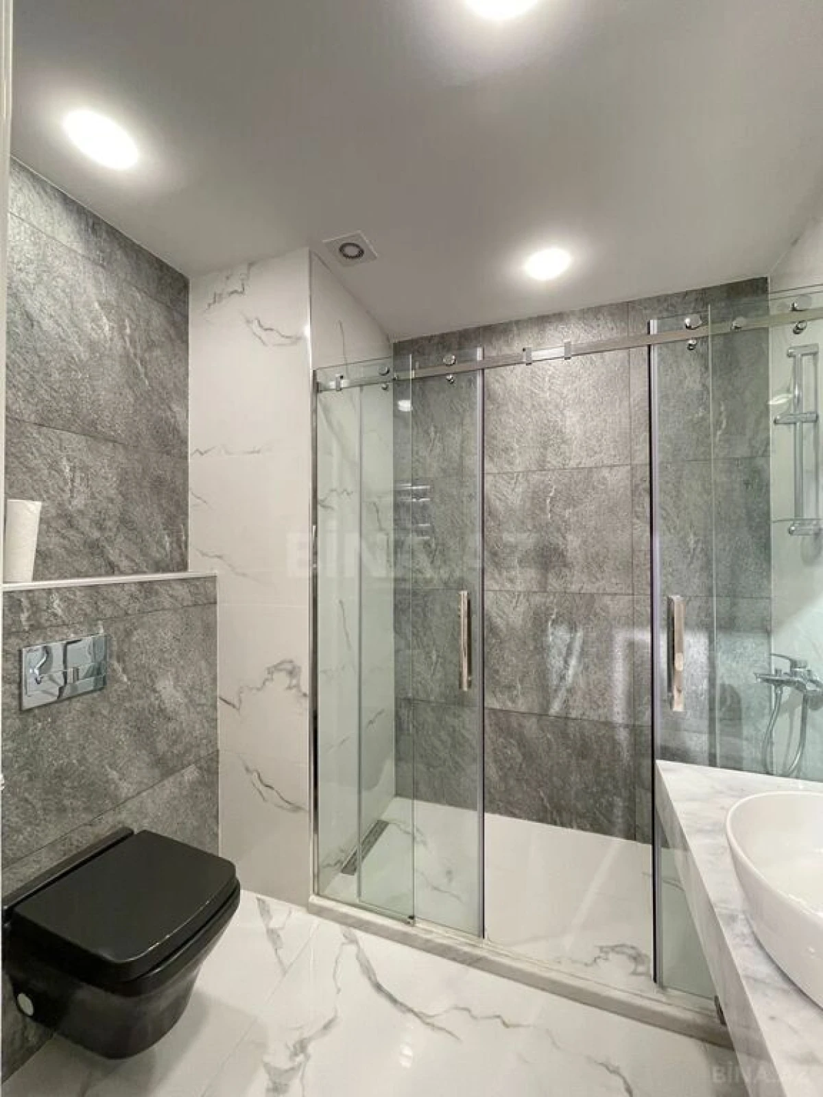 Satılır 4 otaqlı mənzil 180 m²