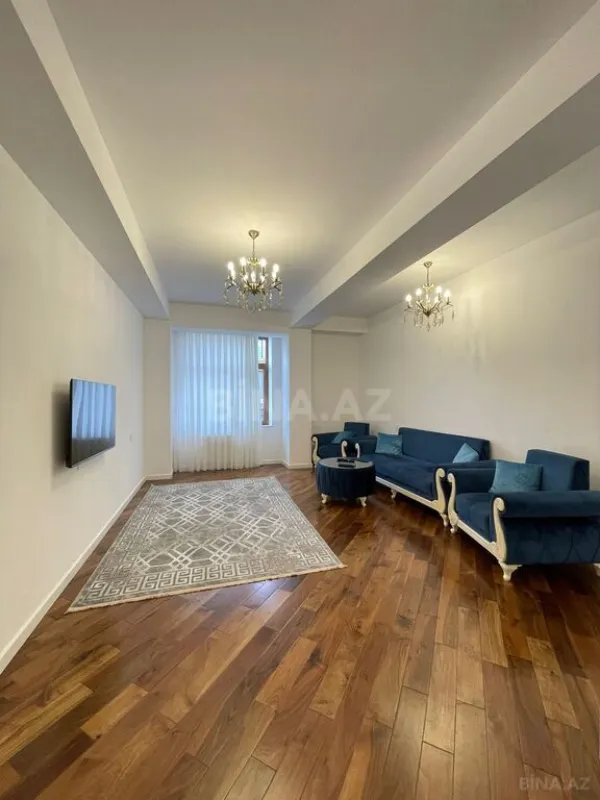 Satılır 4 otaqlı mənzil 180 m²
