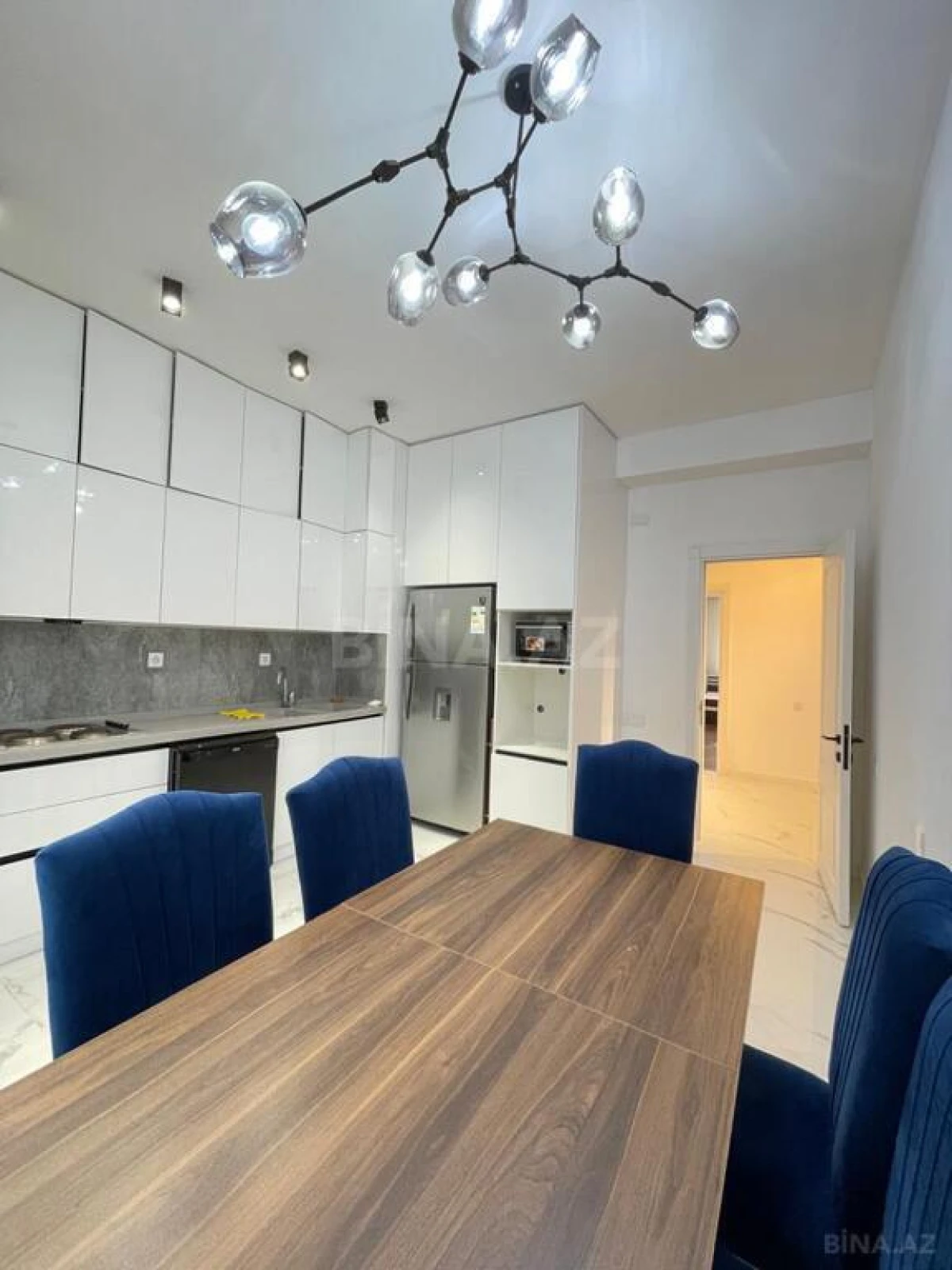 Satılır 4 otaqlı mənzil 180 m²