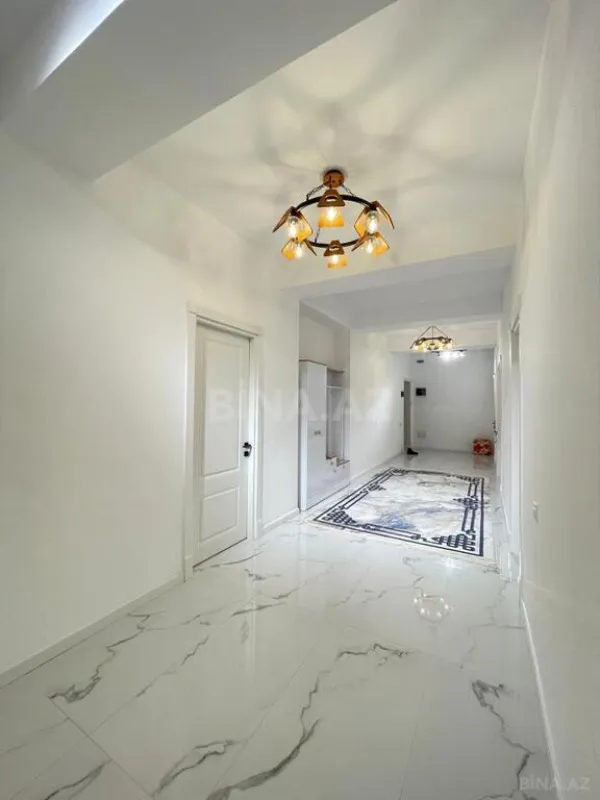 Satılır 4 otaqlı mənzil 180 m²