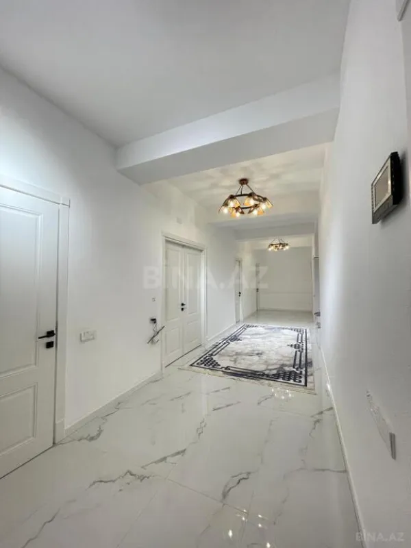 Satılır 4 otaqlı mənzil 180 m²