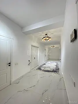 Satılır 4 otaqlı mənzil 180 m²