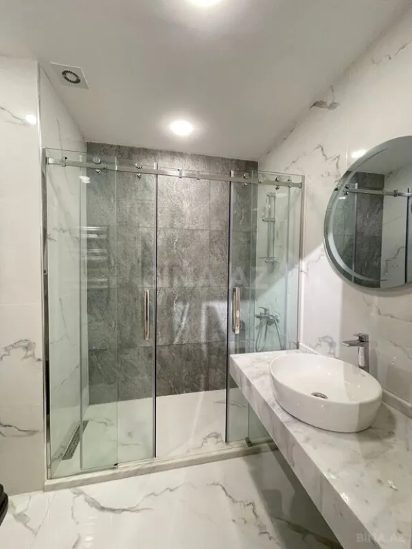 Satılır 4 otaqlı mənzil 180 m²