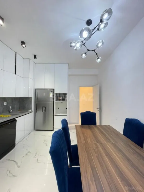 Satılır 4 otaqlı mənzil 180 m²