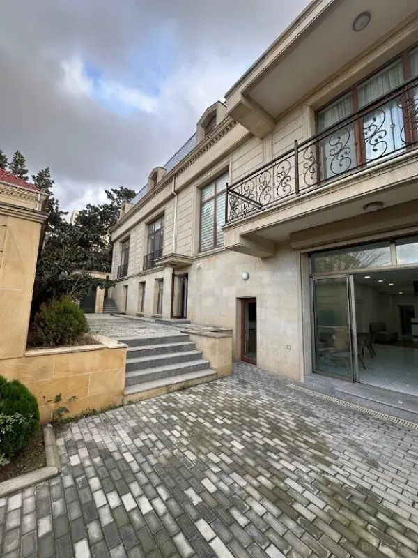 Satılır obyekt 1100 m²