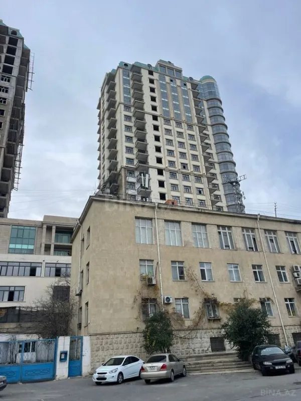 Satılır 3 otaqlı mənzil 153 m²