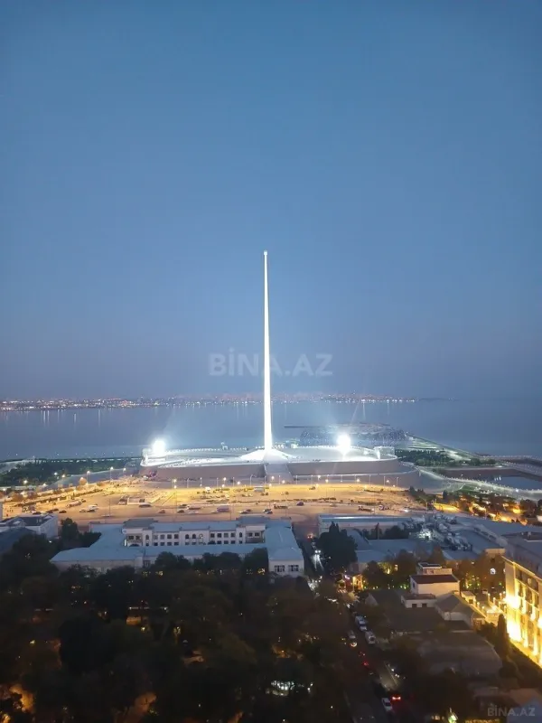 Satılır 3 otaqlı mənzil 153 m²