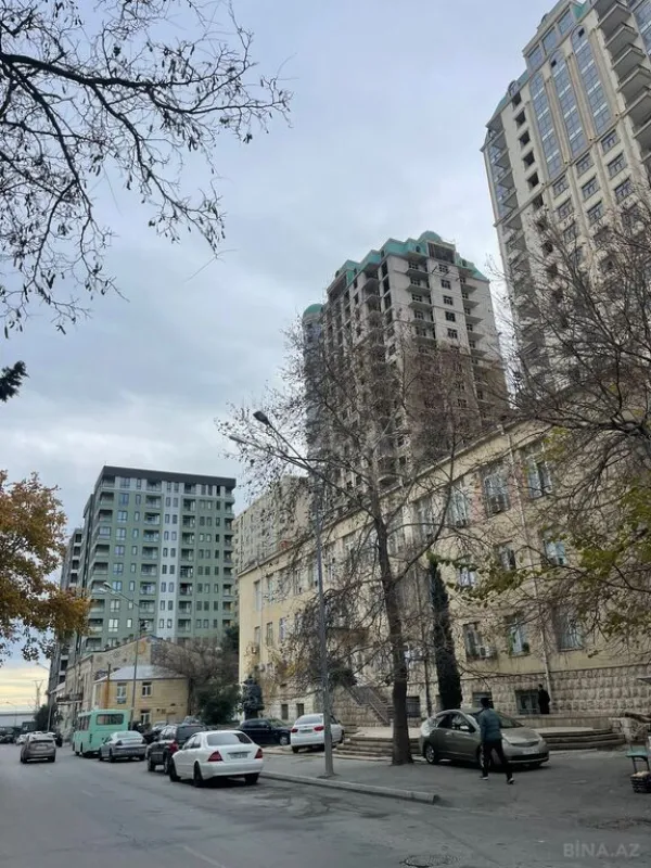 Satılır 3 otaqlı mənzil 153 m²