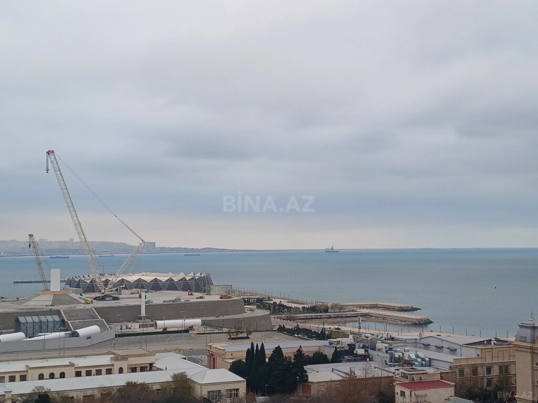 Satılır 3 otaqlı mənzil 153 m²