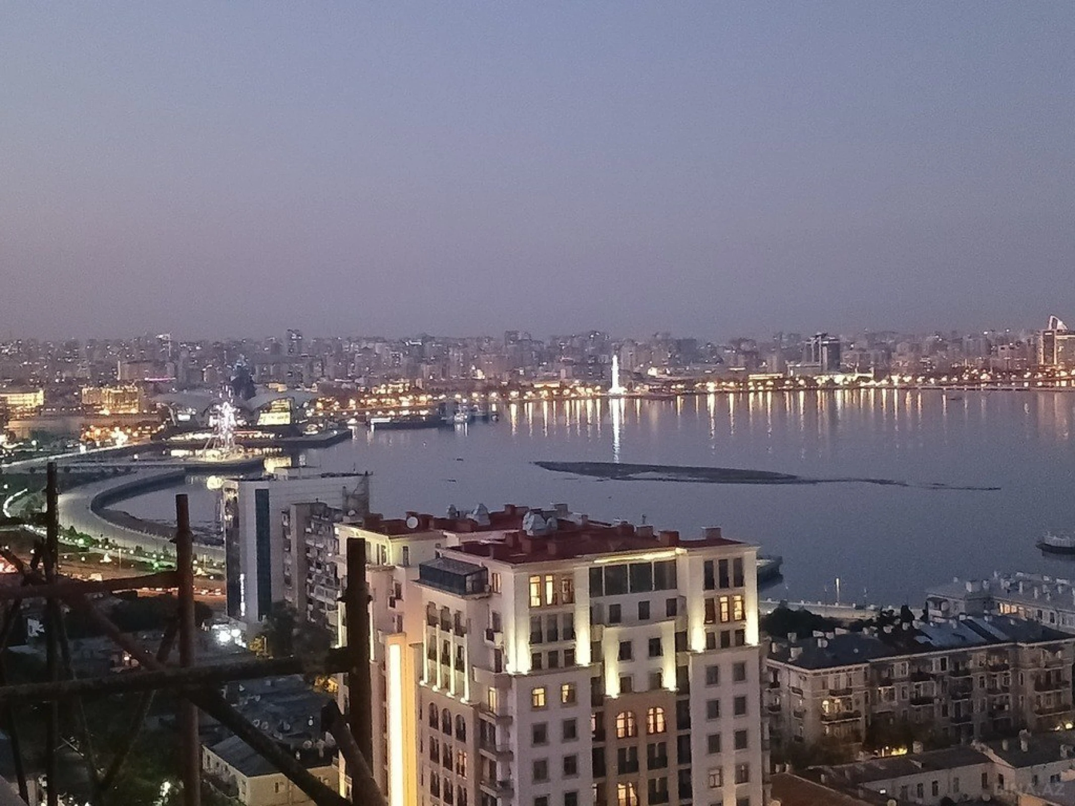 Satılır 3 otaqlı mənzil 153 m²
