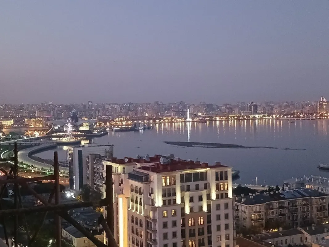 Satılır 3 otaqlı mənzil 153 m²