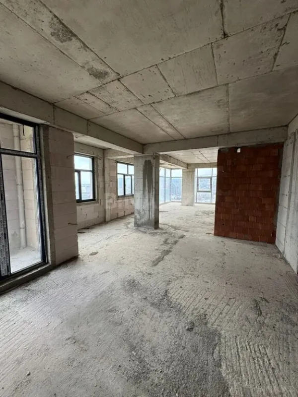 Satılır 3 otaqlı mənzil 153 m²