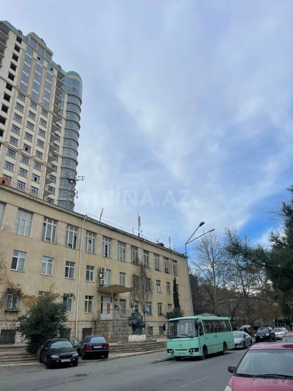 Satılır 3 otaqlı mənzil 153 m²