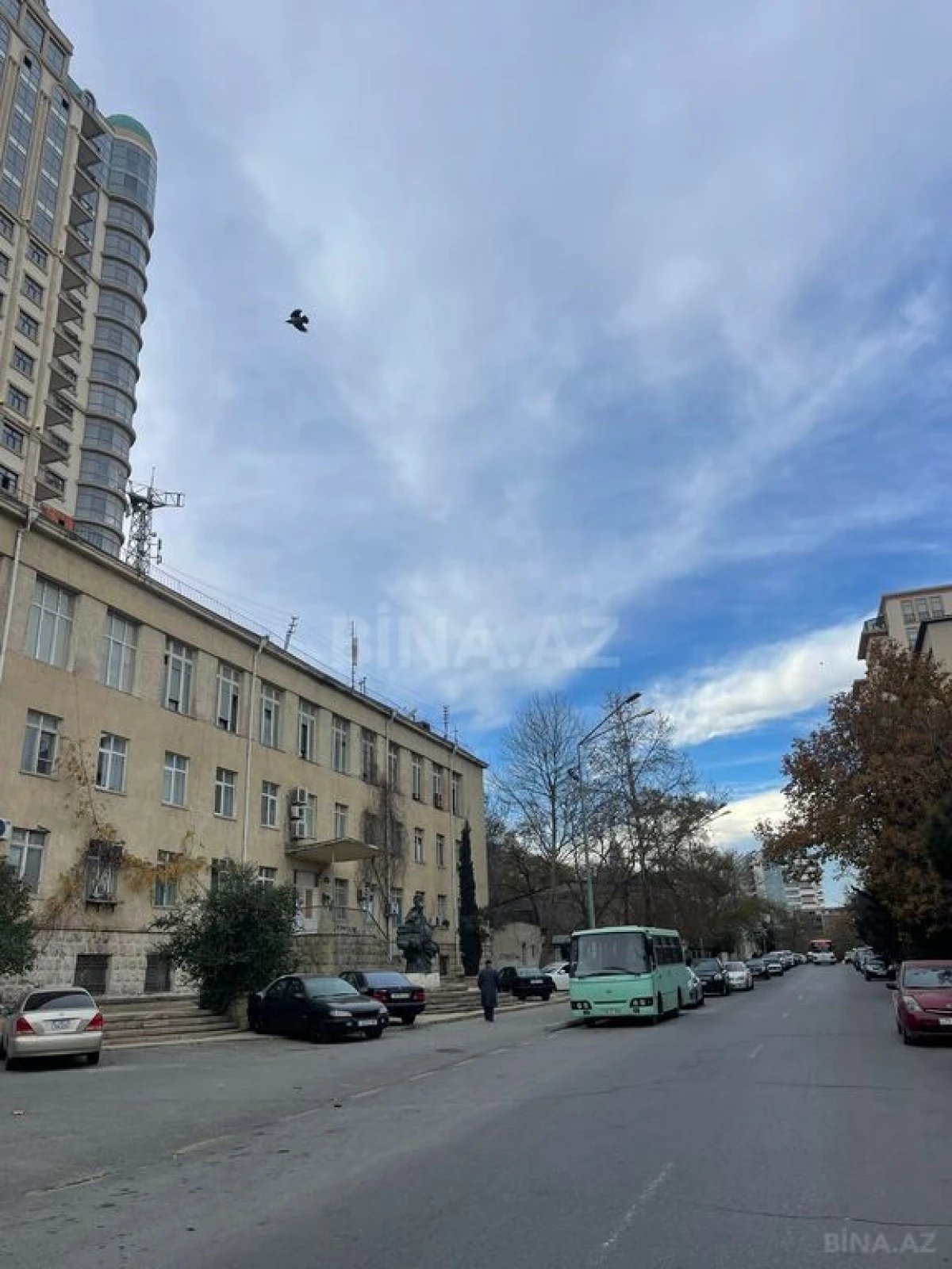 Satılır 3 otaqlı mənzil 153 m²