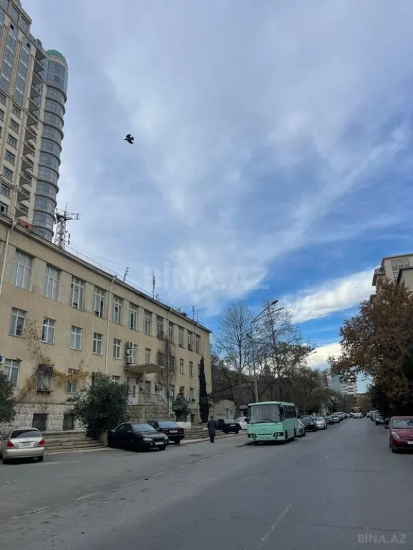 Satılır 3 otaqlı mənzil 153 m²