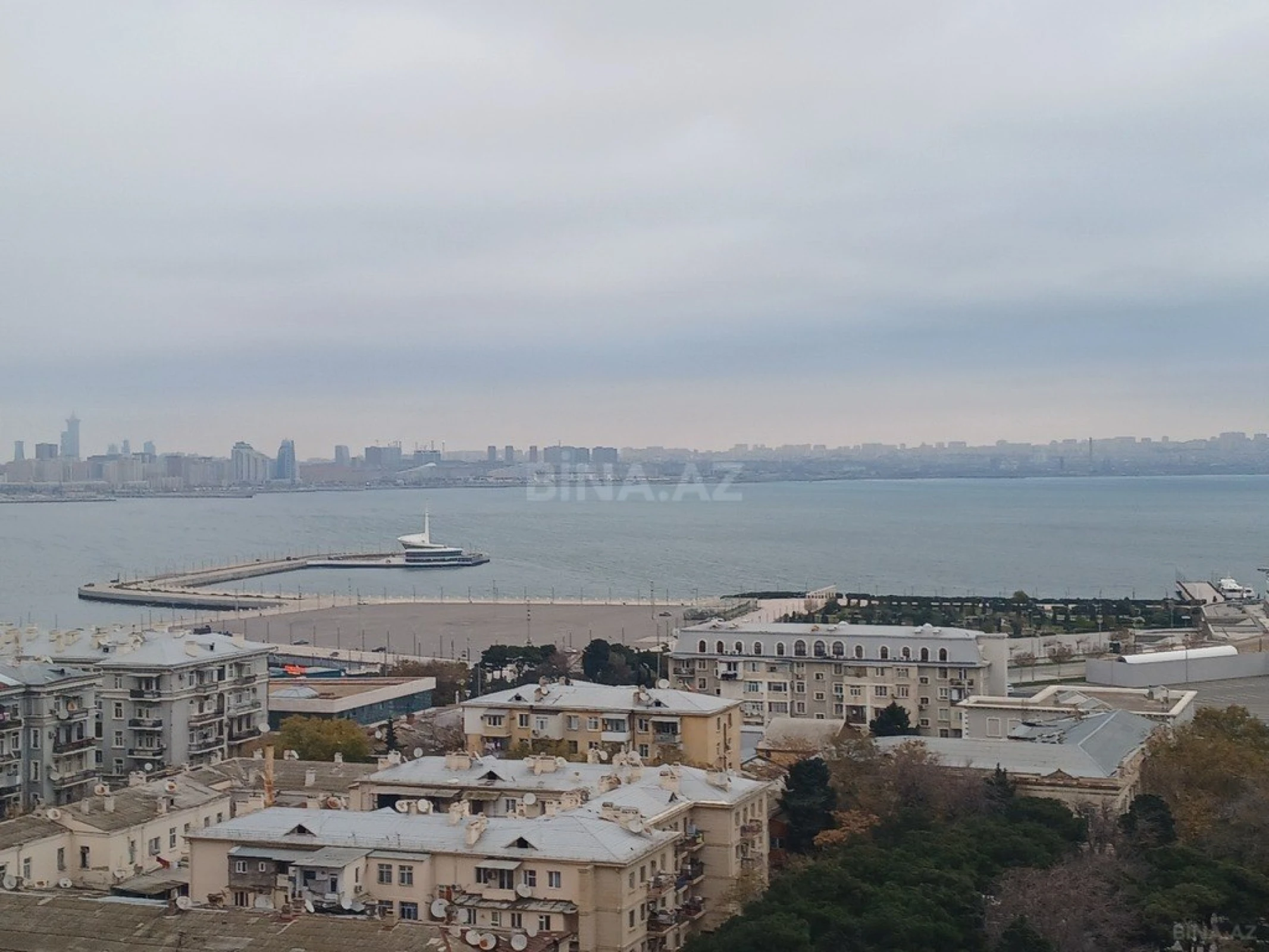 Satılır 3 otaqlı mənzil 153 m²