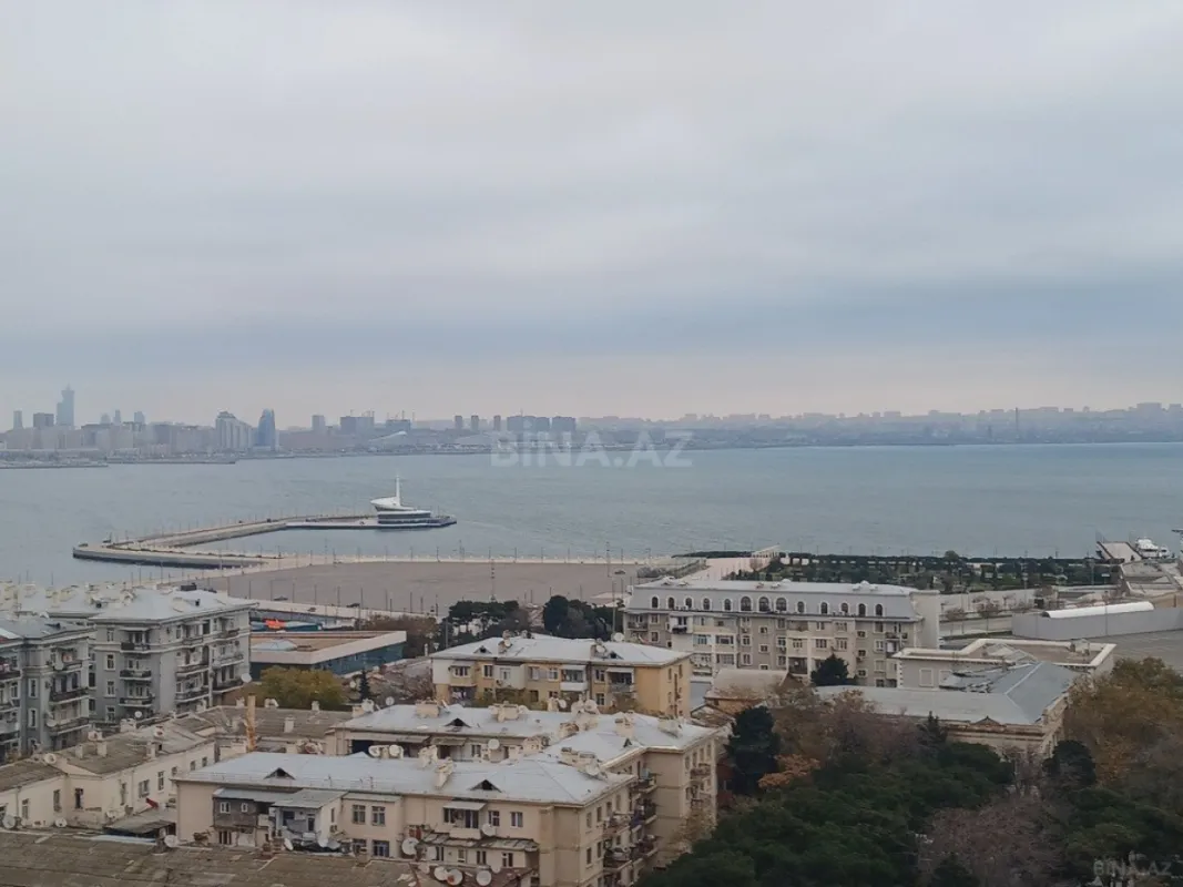 Satılır 3 otaqlı mənzil 153 m²