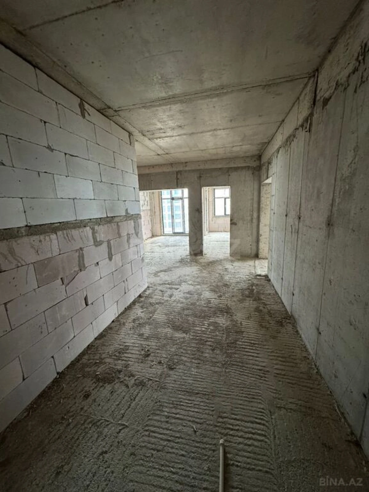 Satılır 3 otaqlı mənzil 153 m²