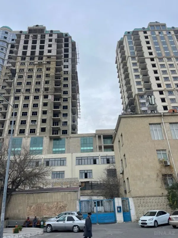 Satılır 3 otaqlı mənzil 153 m²