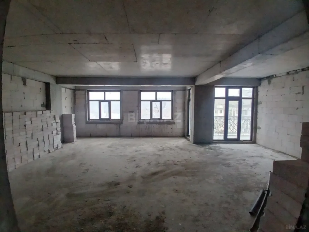 Satılır 3 otaqlı mənzil 153 m²