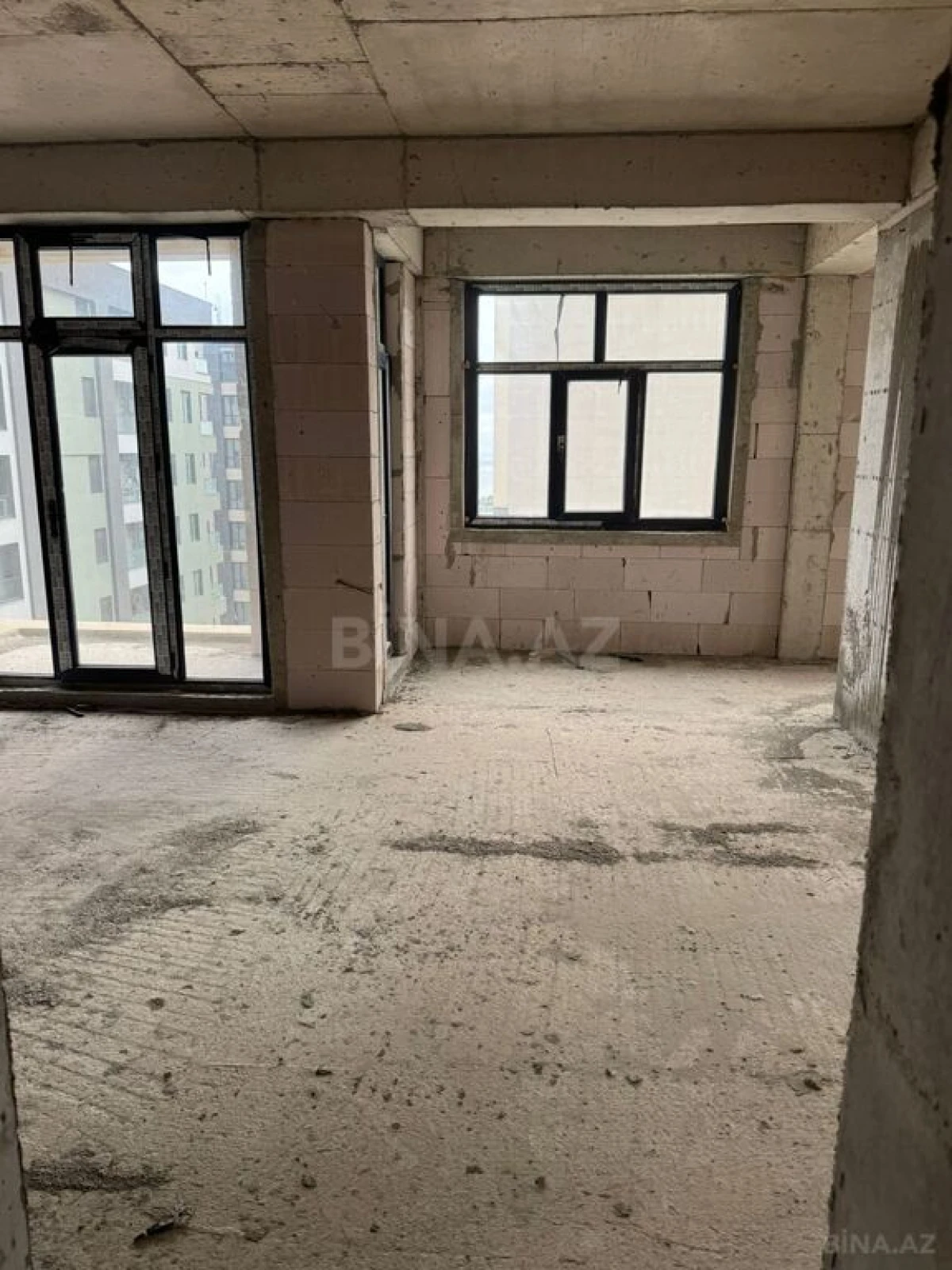 Satılır 3 otaqlı mənzil 153 m²