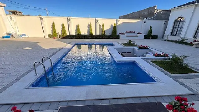 Satılır 5 otaqlı həyət evi 220 m²