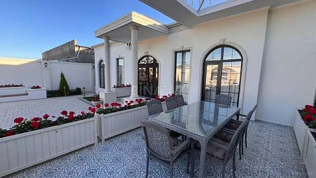 Satılır 5 otaqlı həyət evi 220 m²