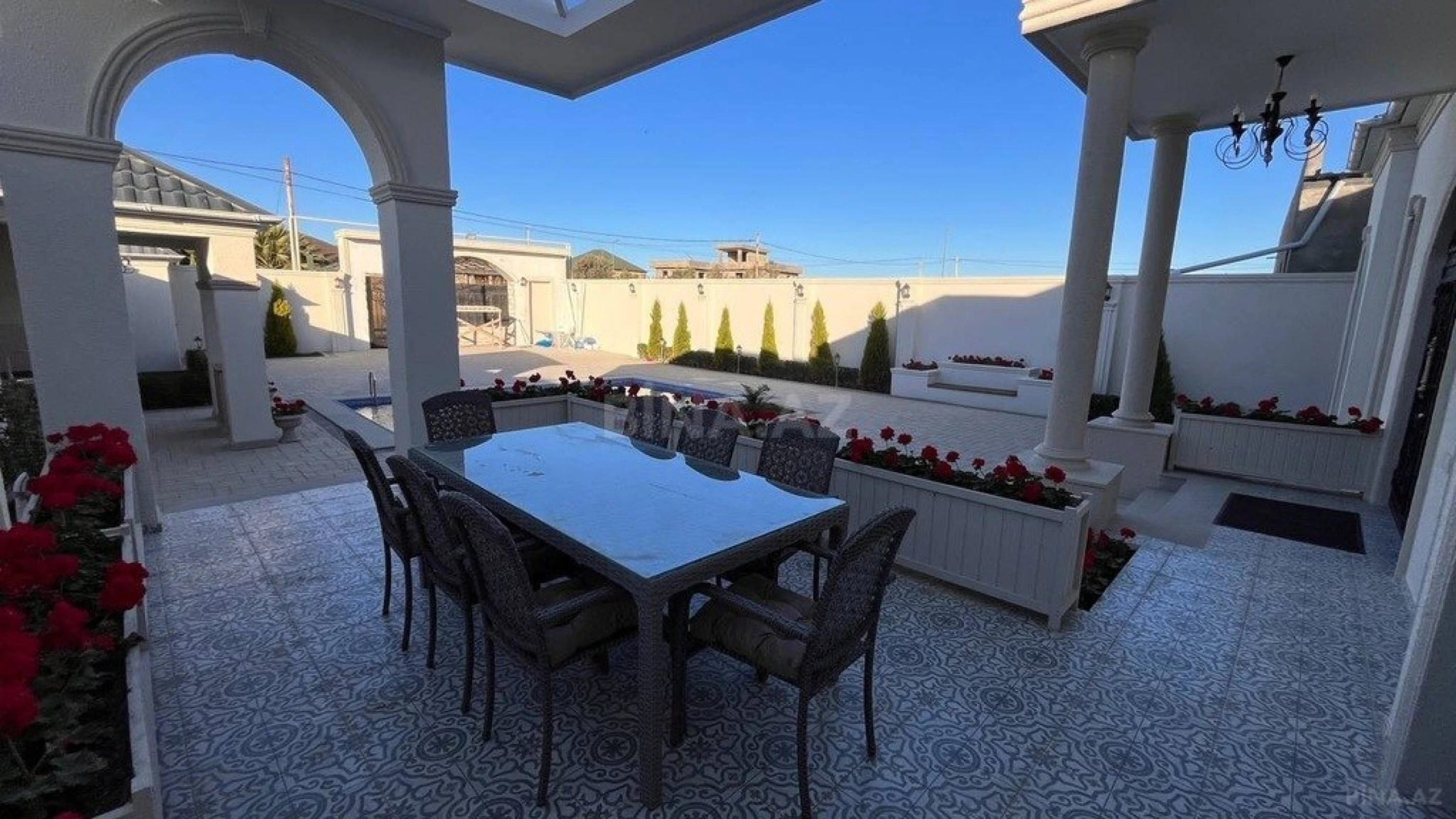 Satılır 5 otaqlı həyət evi 220 m²