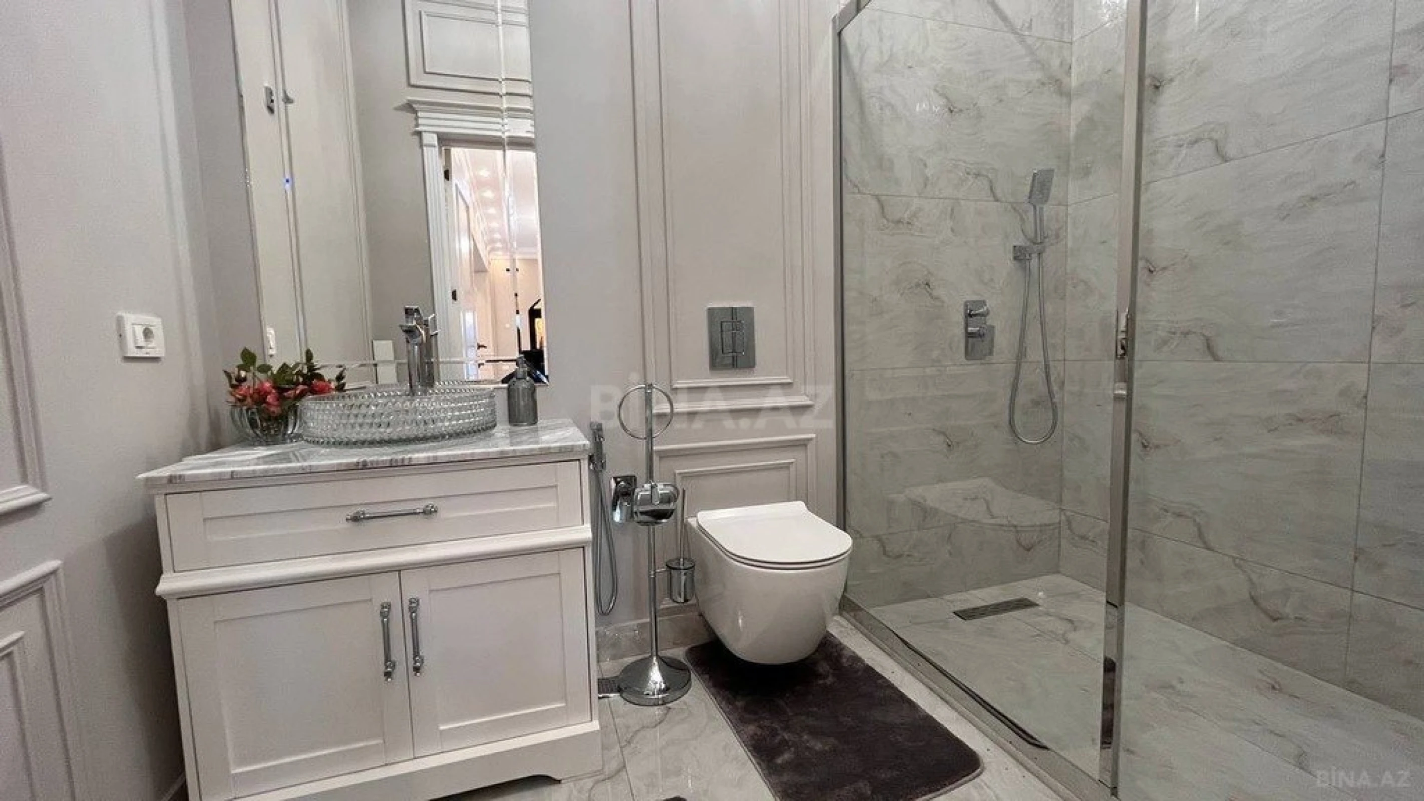 Satılır 5 otaqlı həyət evi 220 m²