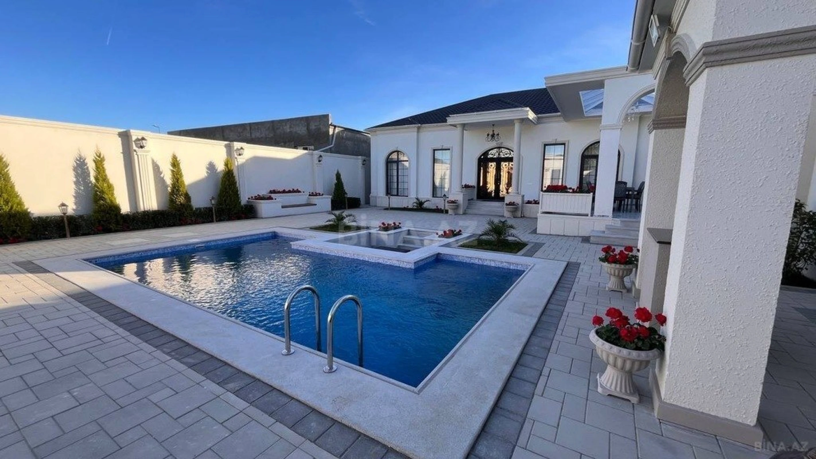 Satılır 5 otaqlı həyət evi 220 m²