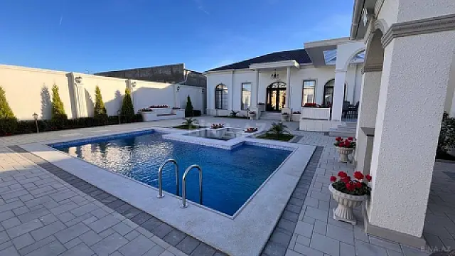 Satılır 5 otaqlı həyət evi 220 m²