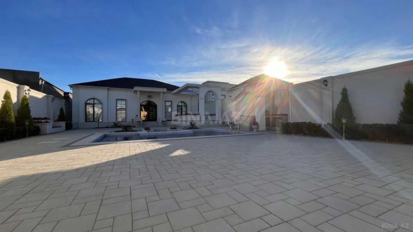 Satılır 5 otaqlı həyət evi 220 m²