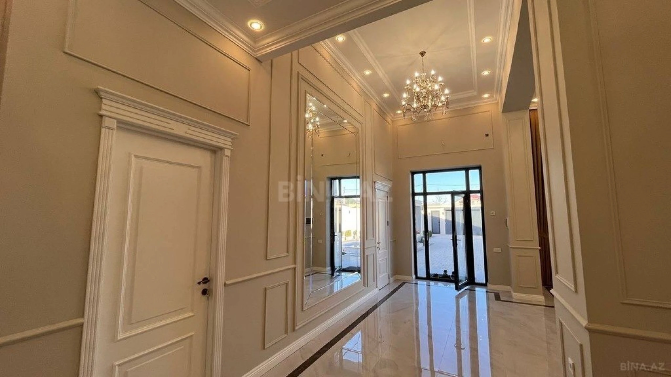 Satılır 5 otaqlı həyət evi 220 m²