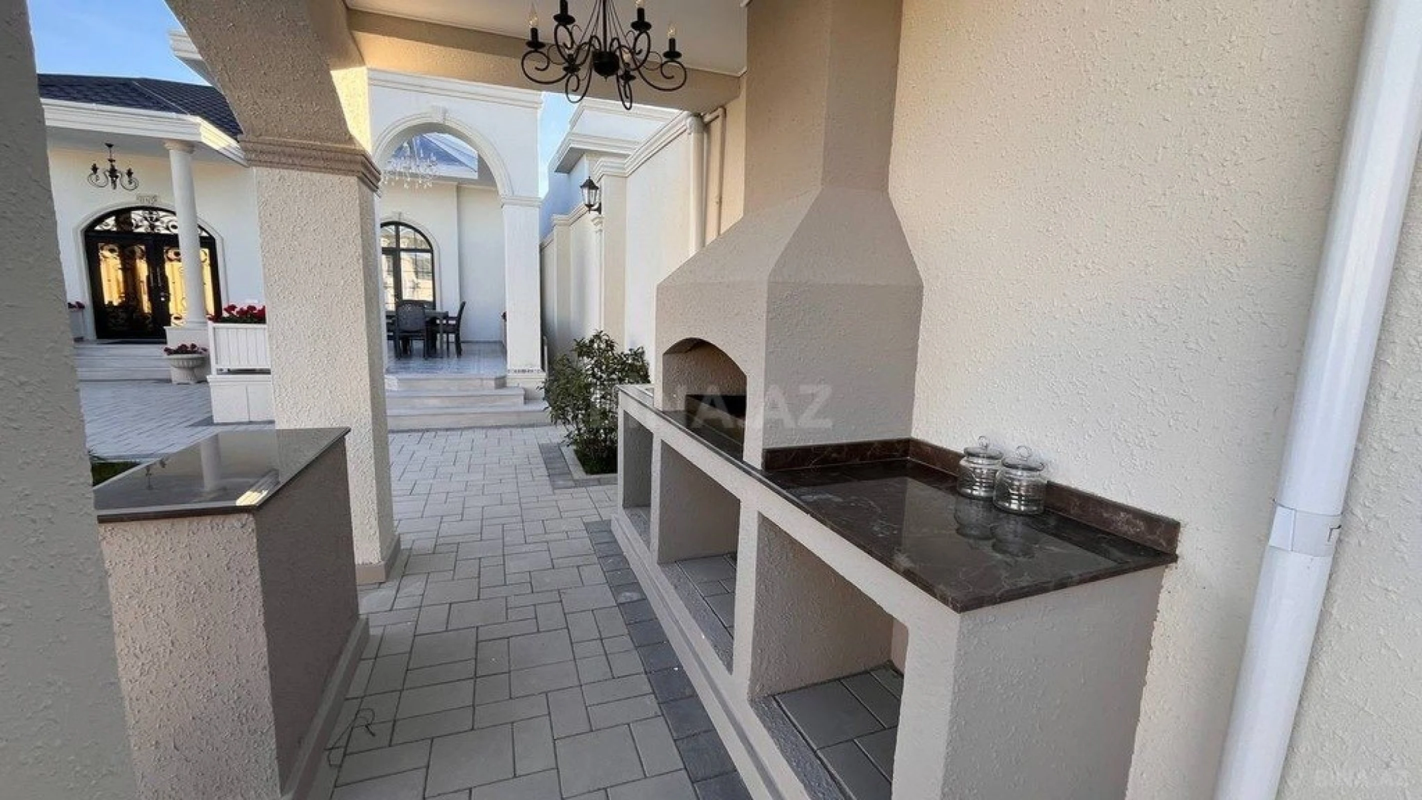 Satılır 5 otaqlı həyət evi 220 m²