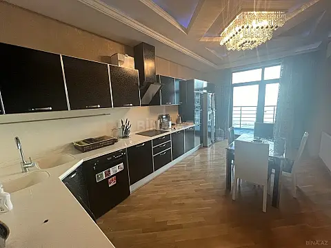 Satılır 3 otaqlı mənzil 215 m²