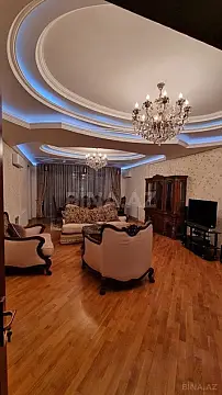 Satılır 3 otaqlı mənzil 215 m²