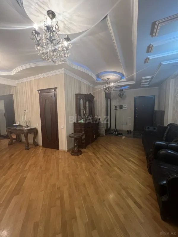 Satılır 3 otaqlı mənzil 215 m²