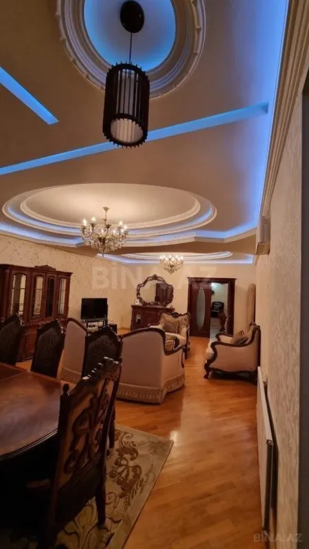 Satılır 3 otaqlı mənzil 215 m²