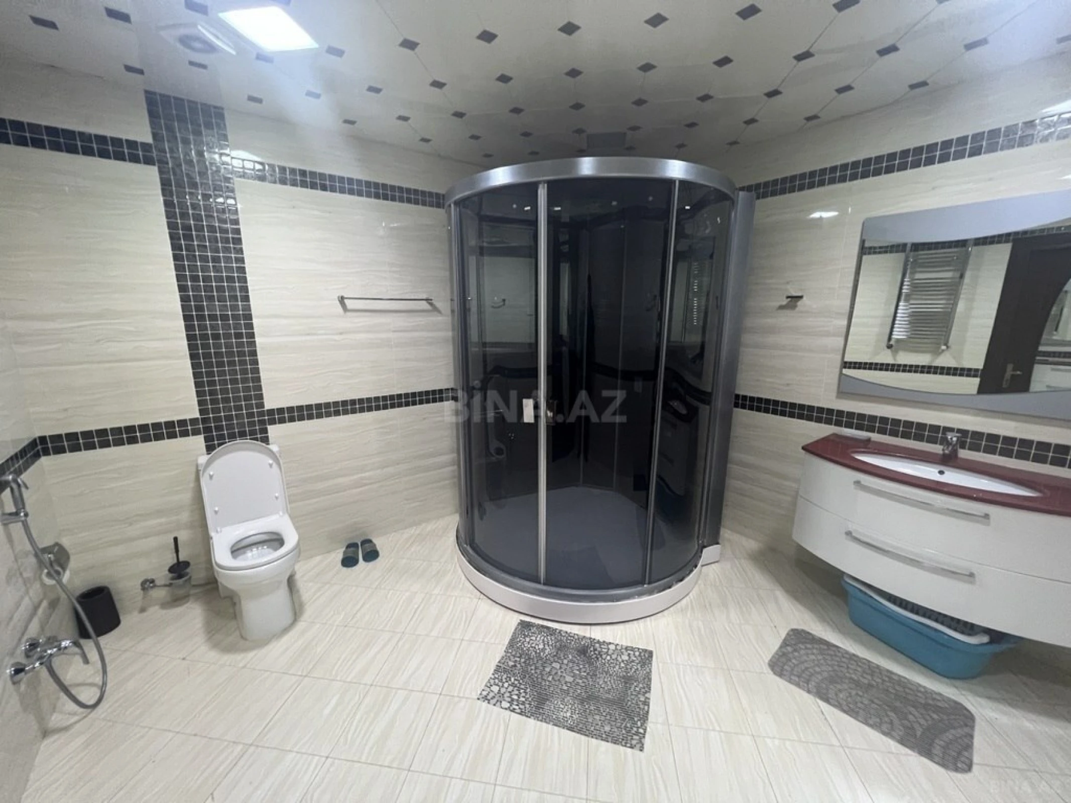 Satılır 3 otaqlı mənzil 215 m²